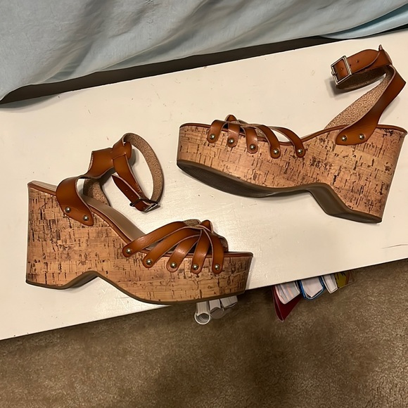 Target Mossimo Platform Wedges Size 10 - Picture 1 of 2